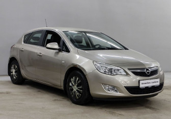 Подержанный автомобиль Opel Astra Hatchback 2011 года (3 фото)