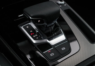 Подержанный автомобиль Audi Q5 2025 года (24 фото)