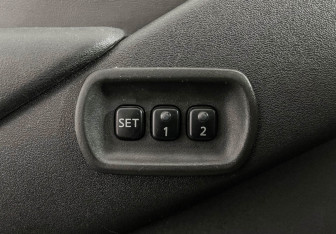 Подержанный автомобиль Nissan Pathfinder 2007 года (16 фото)