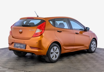 Подержанный автомобиль Hyundai Solaris Hatchback 2015 года (5 фото)