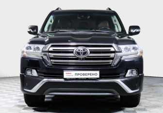 Подержанный автомобиль Toyota Land Cruiser Suv 2016 года (2 фото)