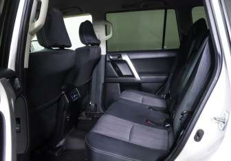 Подержанный автомобиль Toyota Land Cruiser Prado 2019 года (11 фото)