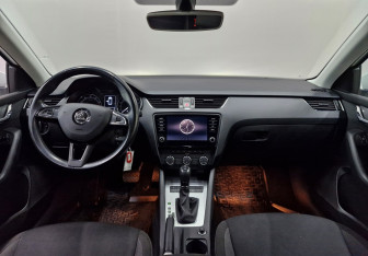 Подержанный автомобиль Skoda Octavia Liftback 2020 года (14 фото)