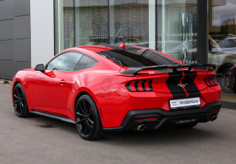 Подержанный автомобиль Ford Mustang Coupe 2024 года (7 фото)