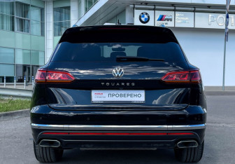 Подержанный автомобиль Volkswagen Touareg 2021 года (6 фото)