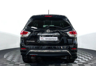 Подержанный автомобиль Nissan Pathfinder 2015 года (6 фото)