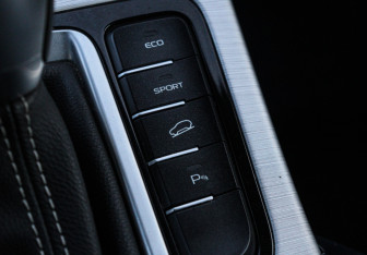 Подержанный автомобиль Geely Atlas 2018 года (14 фото)