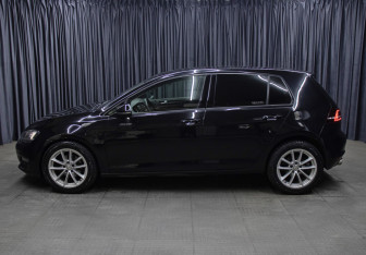 Подержанный автомобиль Volkswagen Golf Hatchback 2013 года (8 фото)
