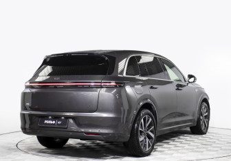 Подержанный автомобиль LiXiang L7 2023 года (5 фото)