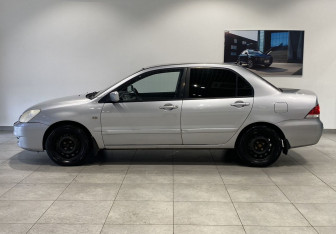 Подержанный автомобиль Mitsubishi Lancer Sedan 2006 года (8 фото)