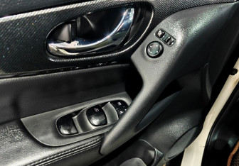 Подержанный автомобиль Nissan X-Trail 2017 года (18 фото)