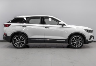 Новый FAW Bestune T77 2023 (4 фото)