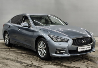 Подержанный автомобиль Infiniti Q50 2014 года (3 фото)
