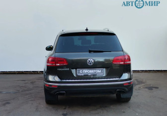 Подержанный автомобиль Volkswagen Touareg 2015 года (6 фото)