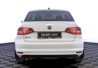 Подержанный автомобиль Volkswagen Jetta Sedan 2015 года (6 фото)