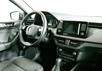 Подержанный автомобиль Skoda Rapid Liftback 2021 года (7 фото)