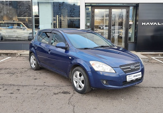 Подержанный автомобиль Kia Ceed Hatchback 2008 года (3 фото)