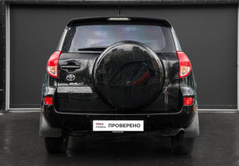 Подержанный автомобиль Toyota RAV4 2008 года (5 фото)