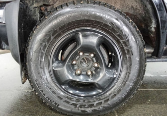 Подержанный автомобиль Nissan Pathfinder 1998 года (18 фото)