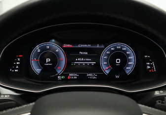Подержанный автомобиль Audi Q8 2022 года (16 фото)