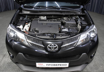 Подержанный автомобиль Toyota RAV4 2015 года (9 фото)