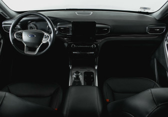 Подержанный автомобиль Ford Explorer 2021 года (9 фото)