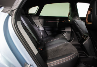 Подержанный автомобиль Zeekr 001 2023 года (10 фото)