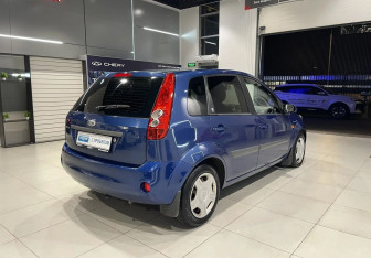 Подержанный автомобиль Ford Fiesta Hatchback 2006 года (4 фото)