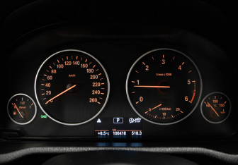 Подержанный автомобиль BMW X4 2015 года (10 фото)