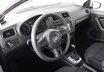 Подержанный автомобиль Volkswagen Polo Hatchback 2012 года (5 фото)