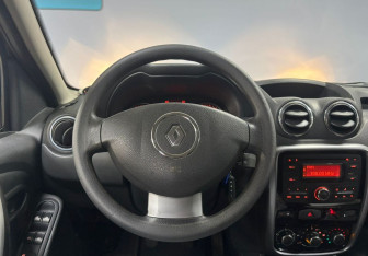 Подержанный автомобиль Renault Duster 2013 года (15 фото)