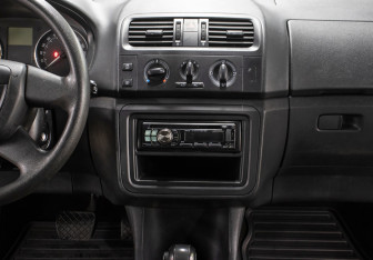 Подержанный автомобиль Skoda Fabia Hatchback 2011 года (13 фото)