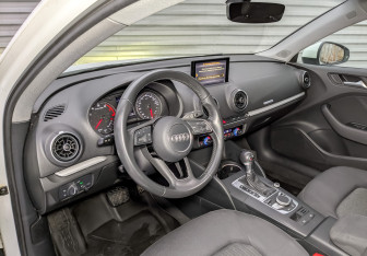 Подержанный автомобиль Audi A3 Sedan 2017 года (16 фото)