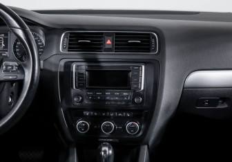 Подержанный автомобиль Volkswagen Jetta Sedan 2013 года (13 фото)