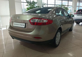 Подержанный автомобиль Renault Fluence 2010 года (5 фото)
