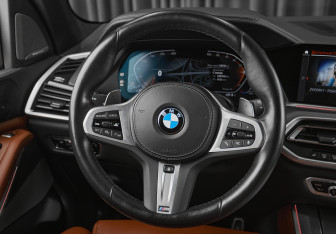 Подержанный автомобиль BMW X5 2023 года (15 фото)