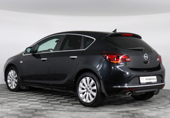 Подержанный автомобиль Opel Astra Hatchback 2012 года (4 фото)
