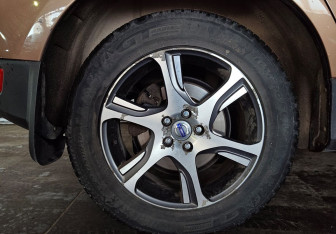 Подержанный автомобиль Volvo XC60 2012 года (17 фото)