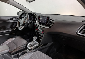 Подержанный автомобиль Kia Ceed Hatchback 2021 года (13 фото)