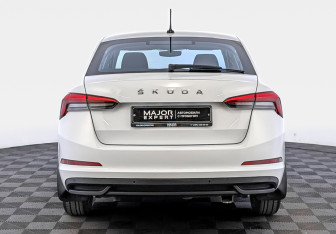 Подержанный автомобиль Skoda Rapid Liftback 2022 года (6 фото)