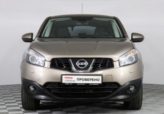 Подержанный автомобиль Nissan Qashqai 2013 года (2 фото)