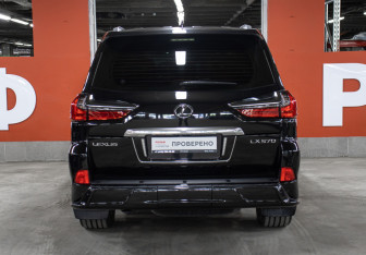 Подержанный автомобиль Lexus LX 2018 года (6 фото)