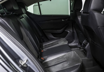 Подержанный автомобиль Skoda Octavia Liftback 2020 года (15 фото)