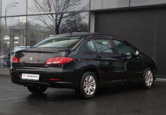 Подержанный автомобиль Peugeot 408 2014 года (5 фото)