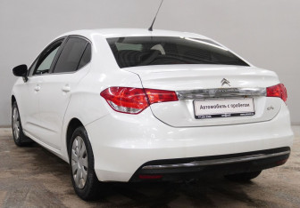 Подержанный автомобиль Citroen C4 Sedan 2016 года (7 фото)