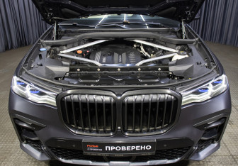 Подержанный автомобиль BMW X7 2021 года (9 фото)