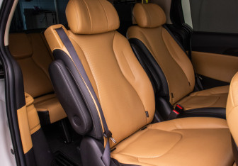 Подержанный автомобиль Kia Carnival 2020 года (12 фото)