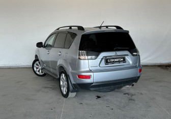 Подержанный автомобиль Mitsubishi Outlander 2012 года (4 фото)