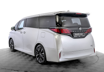 Подержанный автомобиль Toyota Alphard 2024 года (7 фото)