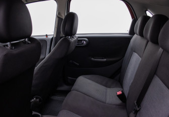 Подержанный автомобиль Opel Corsa 2005 года (11 фото)